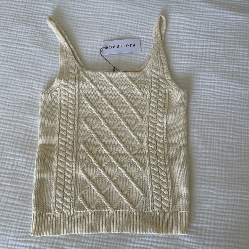NEW! Neuflora Cream Penbrook Top - Small